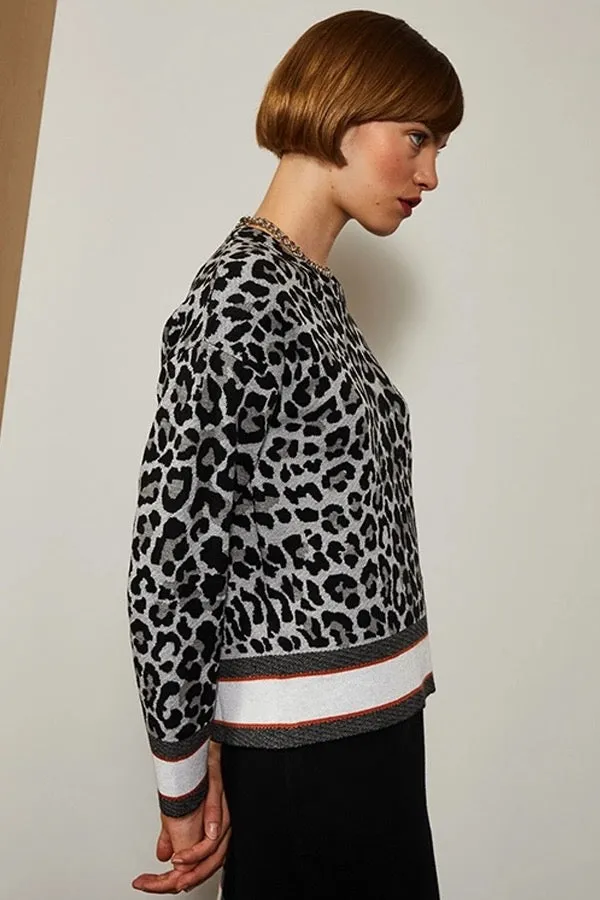 LEOPARD PRINT ROUND NECK SWEATER